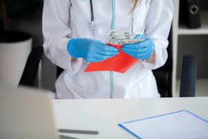 travel nurse counting money